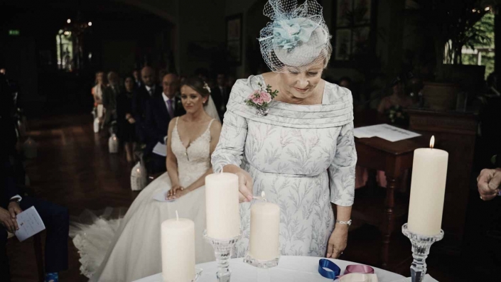 Mom of bride rising candle