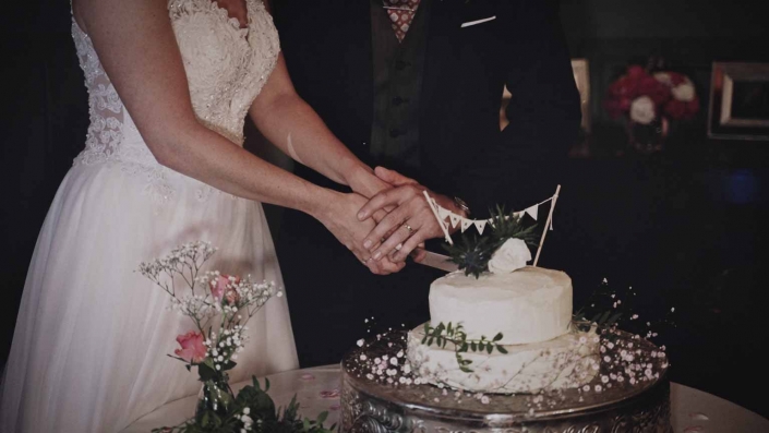 Close look at knife that cutting the wedding cake