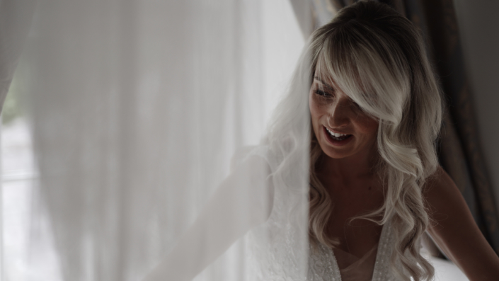 bride is getting ready