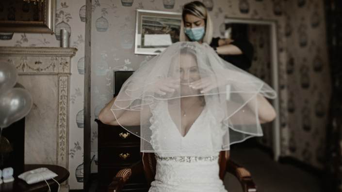 wedding veil putting
