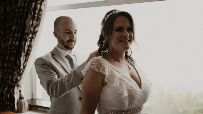 Andre helping to Natascha