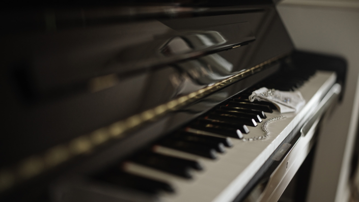 piano with wedding jewlery
