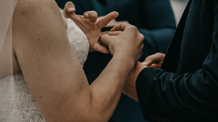 exchanging wedding rings at cliffs